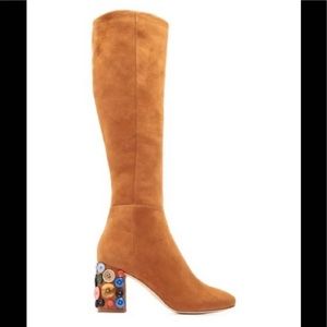 Button boots